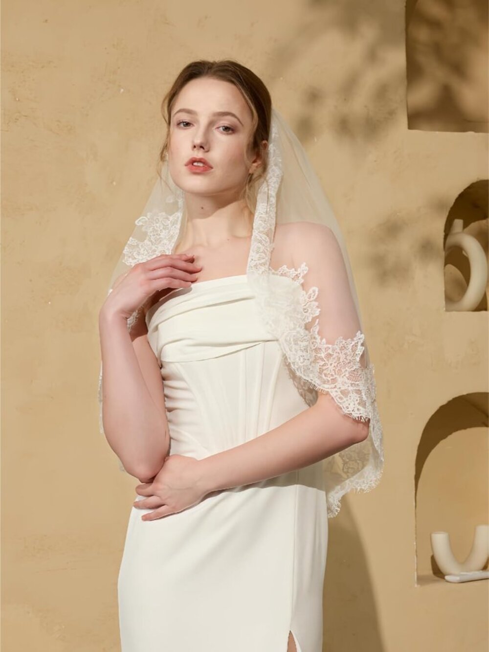 1 Tier Lace Veil Bridal Veil with Metal Comb, Wedding Veils for Women in Ivory & - Picture 4 of 7